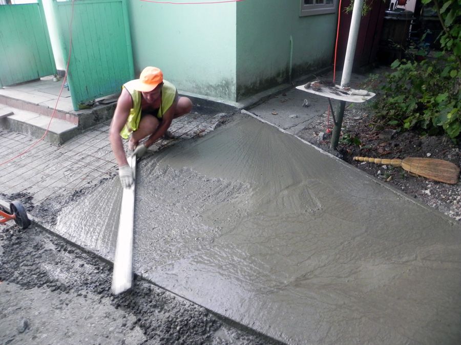 Как сделать дорожку из бетона своими руками?
