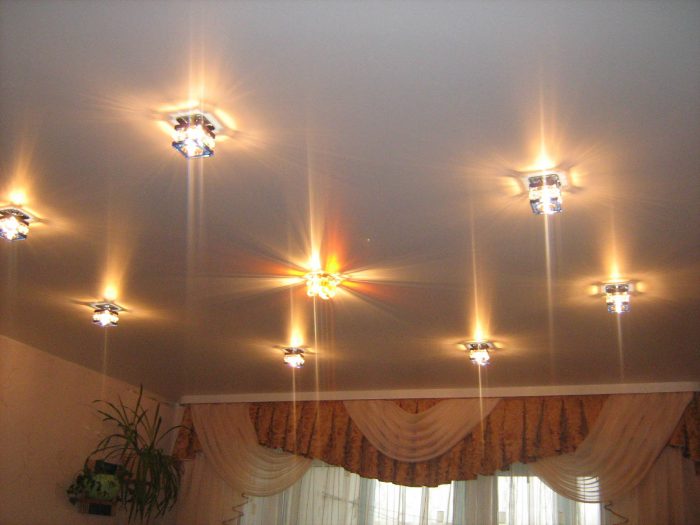 Как расположить светильники на потолке: схемы, вариации на тему