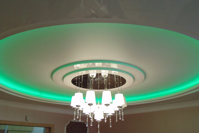 Двухуровневый потолок с подсветкой: гипсокартон — материал идеал