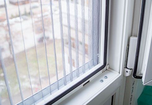 Москитная сетка на пластиковые окна: как снять сетку с окна без эксцессов
