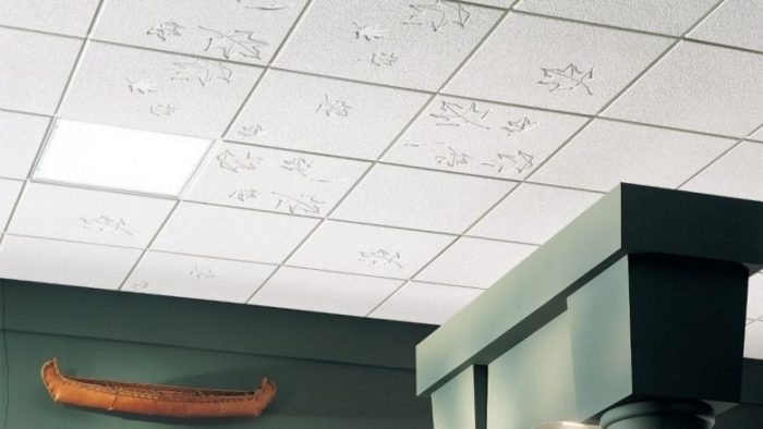 Как клеить потолочную плитку из пенопласта: разметка и инструкция