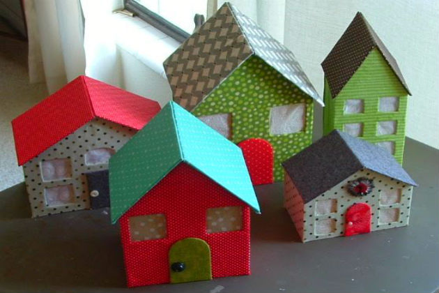 Новогодний домик из картона своими руками: здания одинаковые, но разные
