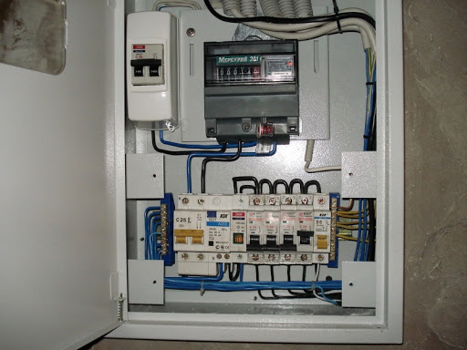 Схема электропроводки в гараже: требования, нужные приборы и монтаж