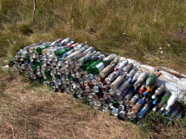 Пол из пластиковых бутылок, из стеклянной тары: знакомство с альтернативой