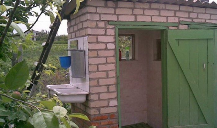 Постройка туалета из кирпича: этапы строительства важного объекта