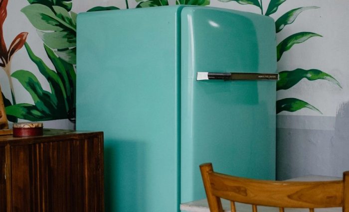 Куда сдать старый холодильник за деньги: избавление и выгода