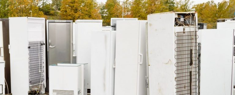 Куда сдать старый холодильник за деньги: возможные решения задачи