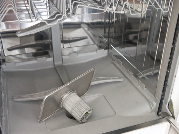Посудомоечная машина не сливает воду: причины отказа ПММ и их устранение