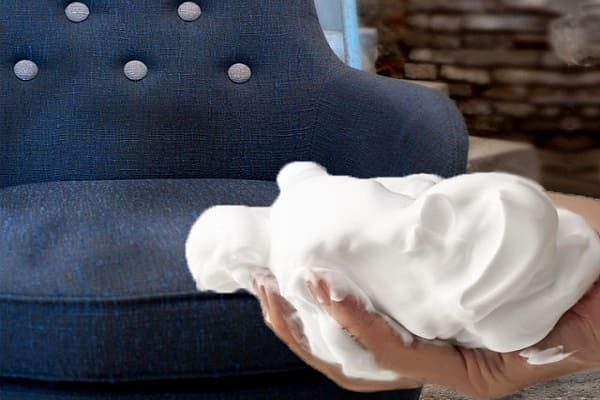 Как очистить диван от пятен в домашних условиях быстро и эффективно
