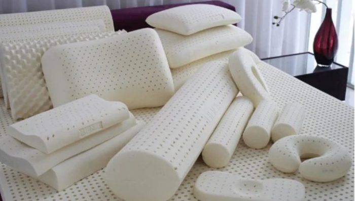 Как почистить подушки: правила и «свои» процедуры для разных изделий