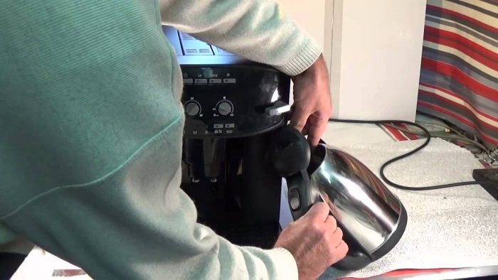 Как очистить кофемашину: элементы, узлы и нюансы ухода за техникой