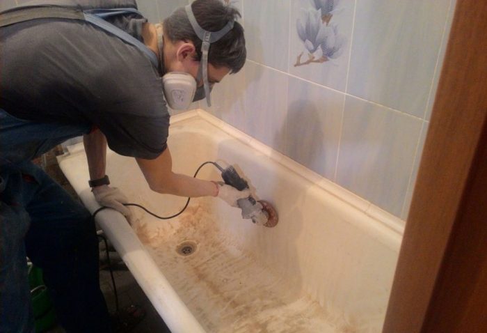 Чем и как покрасить ванну: потенциальные способы реставрации прибора