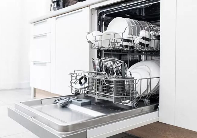 Как выбрать посудомоечную встраиваемую машину: важные критерии и функции