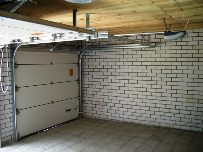 Как пристроить гараж к дому: особенности «автоубежища» и этапы операции