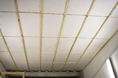 Потолок на террасе и веранде: потенциальные материалы и способы отделки