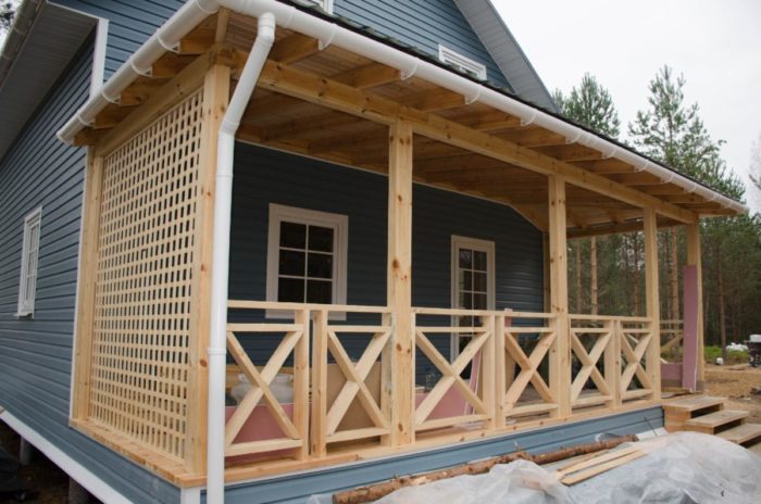 Веранда к дому из дерева: элементы деревянной конструкции и этапы операции