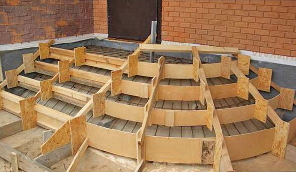 Лестница на веранду: материалы, разные конструкции и их строительство
