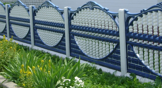 Забор для палисадника:  используемые материалы и интересные конструкции