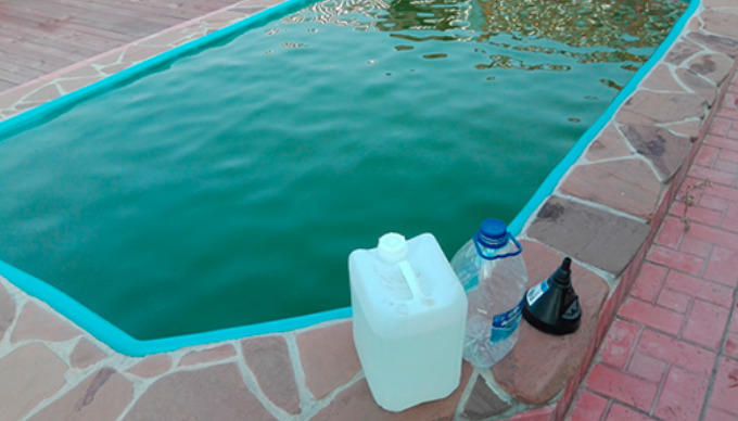 Перекись водорода для бассейна: польза, возможный вред, пропорции